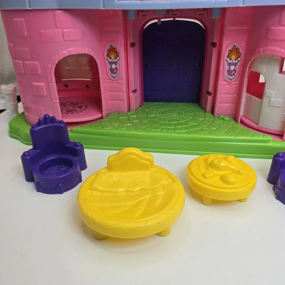 Fisher-Price Little People Lil' Kingdom Palace Castle Playset Princess Fold-up